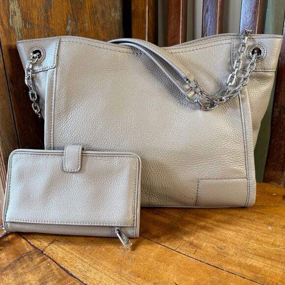 ๐ Tory Burch Britten Grey Leather Tote + Matching Wallet - Picture 3 of 16